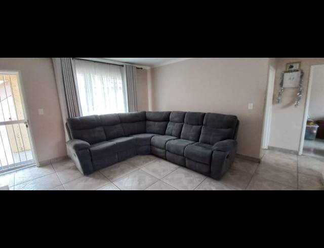 2 BEDROOM TOWNHOUSE FOR SALE IN LINMEYER